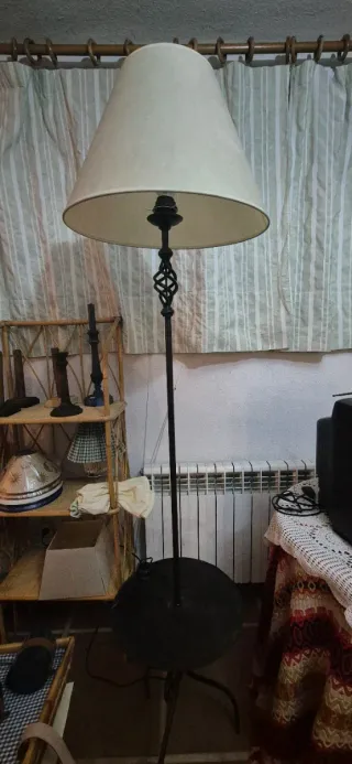 Lámpara de pie tela y metal