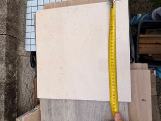 Baldosas de cerámica color crema 4,8 m2. 35 euros