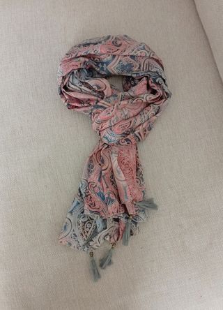 Pañuelo de seda 80%con estampado paisley