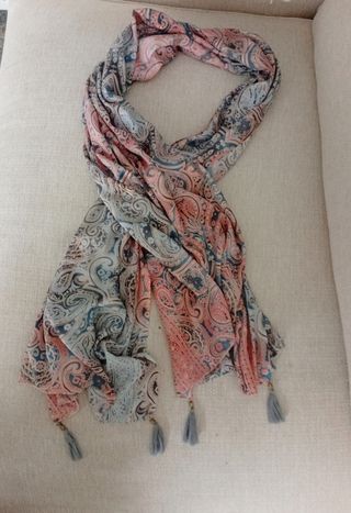 Pañuelo de seda 80%con estampado paisley