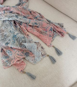 Pañuelo de seda 80%con estampado paisley