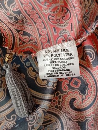 Pañuelo de seda 80%con estampado paisley