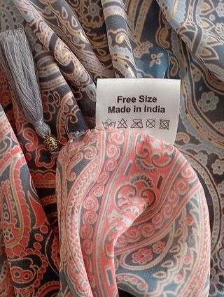 Pañuelo de seda 80%con estampado paisley