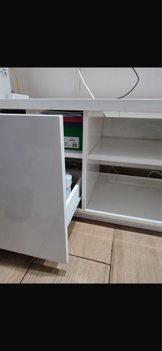 Mueble de salón blanco