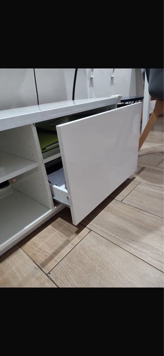 Mueble de salón blanco
