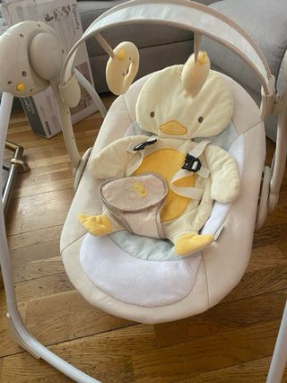 Mecedora de bebé con diseño de patito