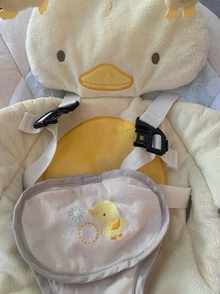 Mecedora de bebé con diseño de patito