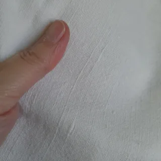 Asciugamano antico con ricamo floreale rosso