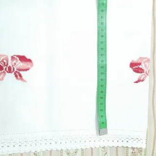 Asciugamano antico con ricamo floreale rosso