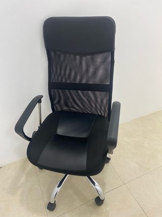 Silla de oficina ergonómica negra