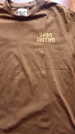 Camiseta Gallery Dept. Marrón Streetwear