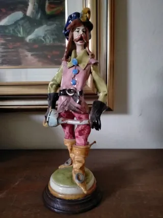 Statua moschettiere ceramica dalla Sicilia