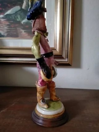 Statua moschettiere ceramica dalla Sicilia