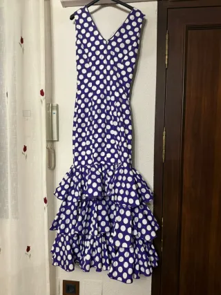 Traje de flamenca morado y blanco hecho a mano