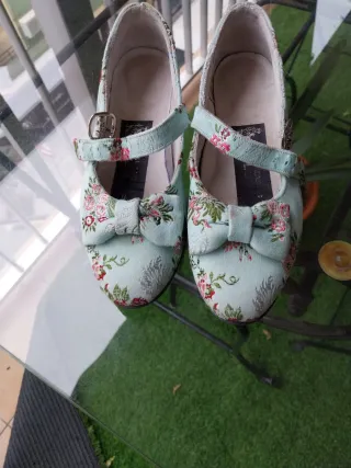 Traje de fallera azul y blanco de niña con zapatos