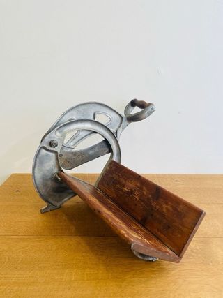 Rabanadora de pan francesa antigua