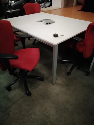 Mesa de oficina moderna