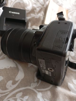 Canon EOS 1000D + EF-S 18-55