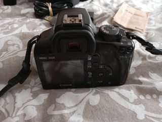 Canon EOS 1000D + EF-S 18-55