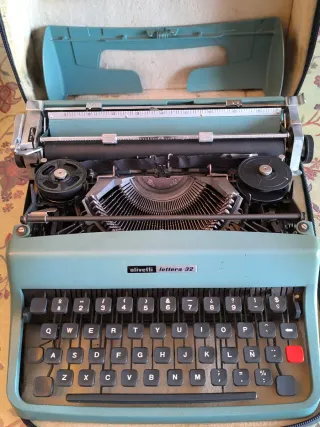 Máquina de escribir Olivetti Lettera 32