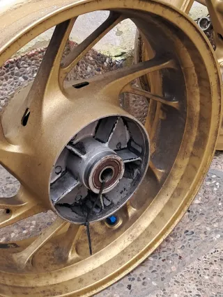 Llantas de aleación doradas