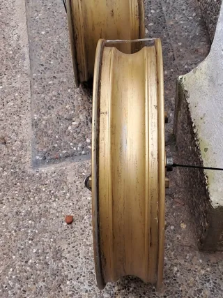 Llantas de aleación doradas