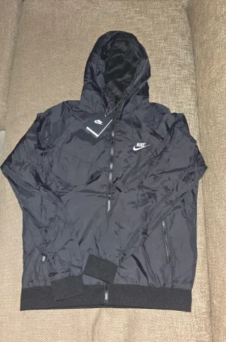 Chaqueta cortavientos Nike negra