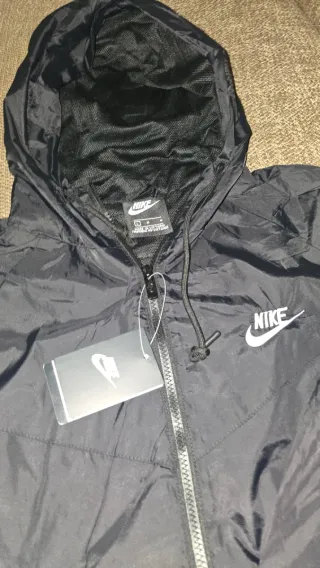 Chaqueta cortavientos Nike negra