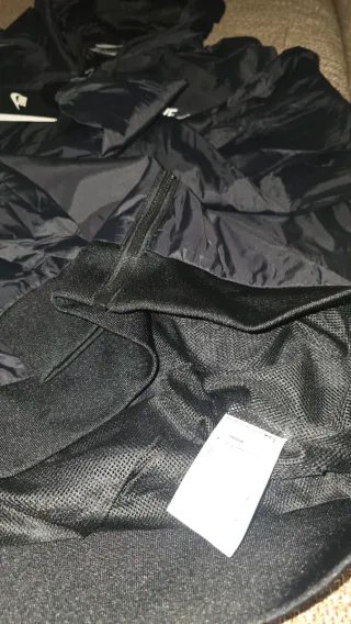 Chaqueta cortavientos Nike negra