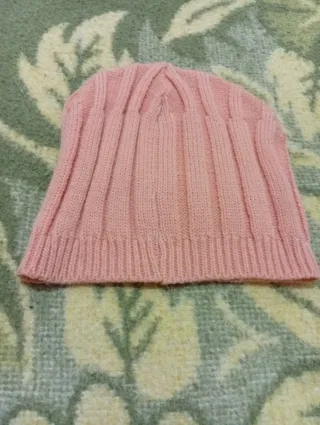 Lote di cappelli viola e rossi