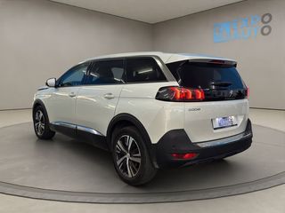 Peugeot 5008 .