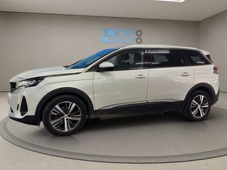 Peugeot 5008 .