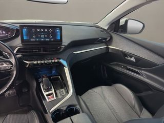 Peugeot 5008 .