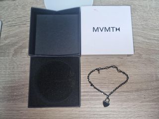 Pulsera MVMT Corazón Negro y Plata