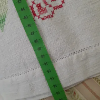 Asciugamani antico con ricamo ciliegie