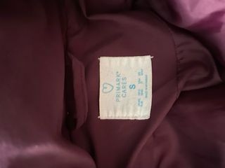 Chaqueta crop plumífero granate