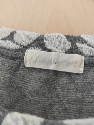 Blusa pijama Oysho gris y blanco