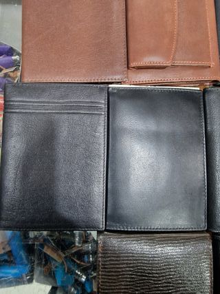 Billeteras de hombre en buen estado