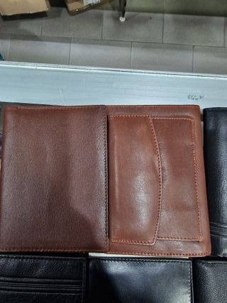 Billeteras de hombre en buen estado