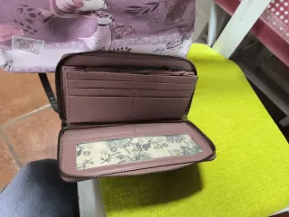 Bolso y cartera morado y marrón