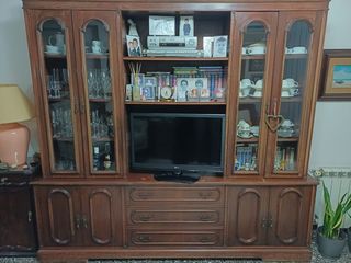 Mueble de comedor madera y cristal