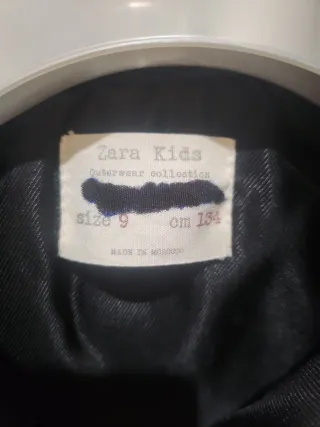 Chaquetón negro con capucha y pelo talla 9, 134cm