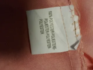 Vestido de fiesta rosa con detalles dorados