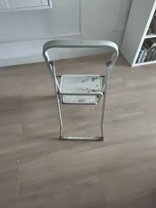 Escalera de metal plegable