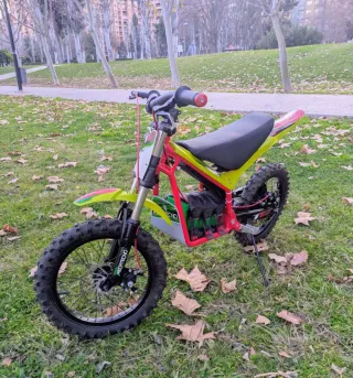 Moto eléctrica infantil Mecatecno T12