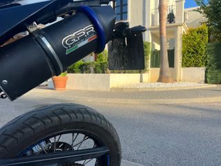 Yamaha WR125X Supermotard + Casco