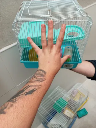 Jaula para hámster con accesorios