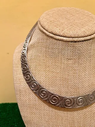 Gargantilla bohemia espirales griegas