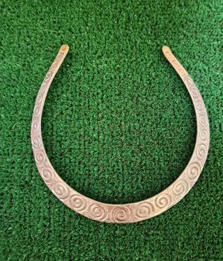 Gargantilla bohemia espirales griegas