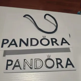 Cajas y bolsas de regalo Pandora